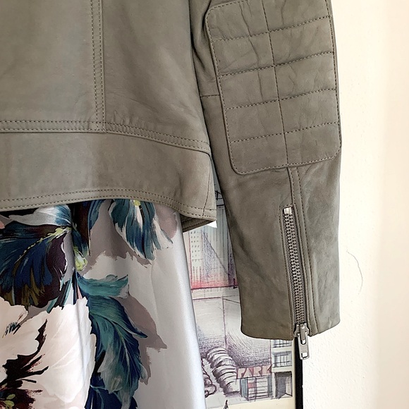 Grey leather moto jkt with silver zippers, super soft, great neutral size S - Picture 5 of 11